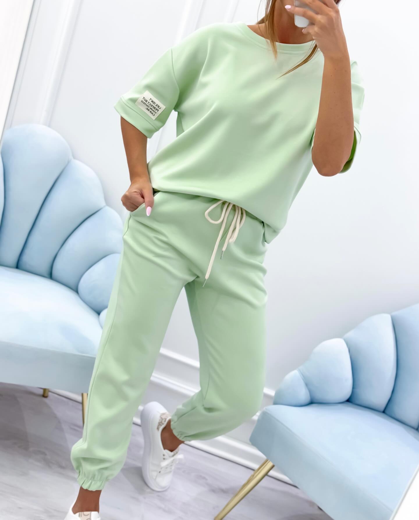 Conjunto casual de mujer con top y pantalón lisos.-ES