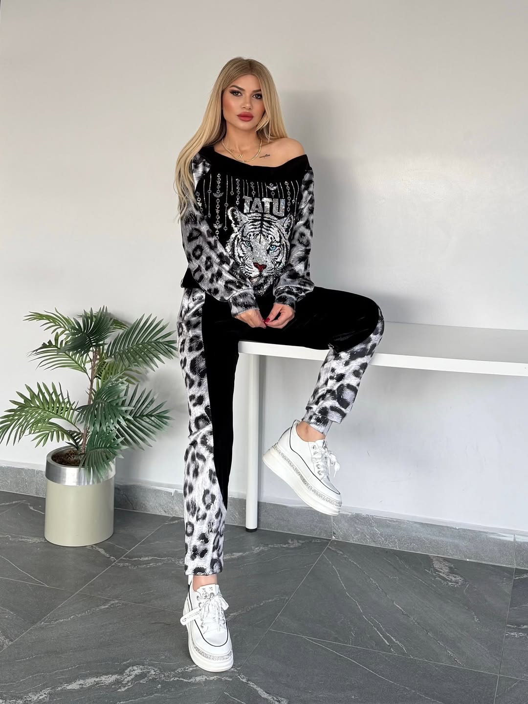 Traje deportivo informal de moda femenina con estampado de leopardo y cabeza de tigre-ES