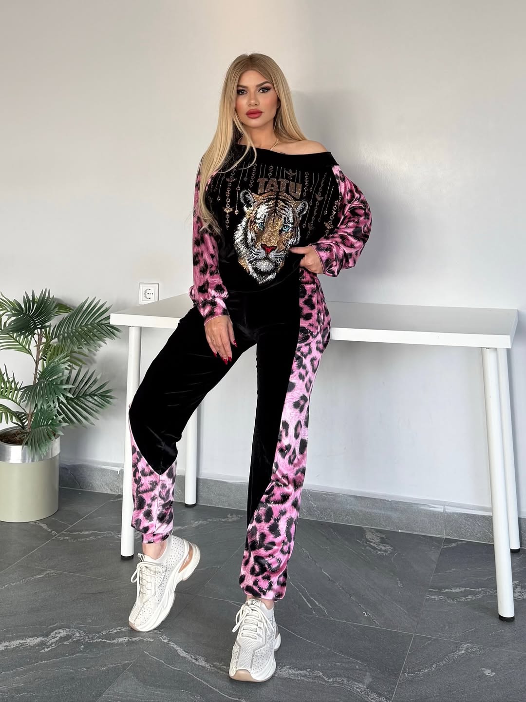 Traje deportivo informal de moda femenina con estampado de leopardo y cabeza de tigre-ES