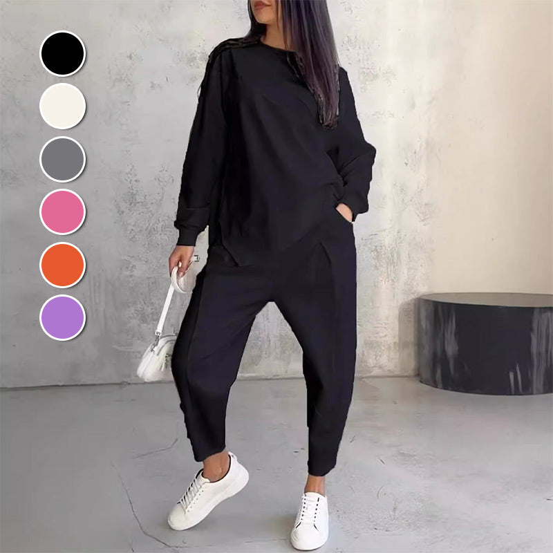 Conjunto femenino compuesto por una blusa de manga larga y pantalones con bajo irregular.-ES