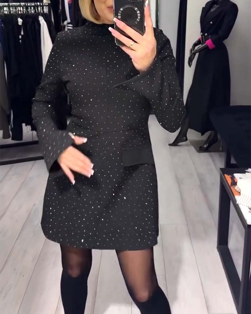 Elegante vestido de mujer brillante-ES