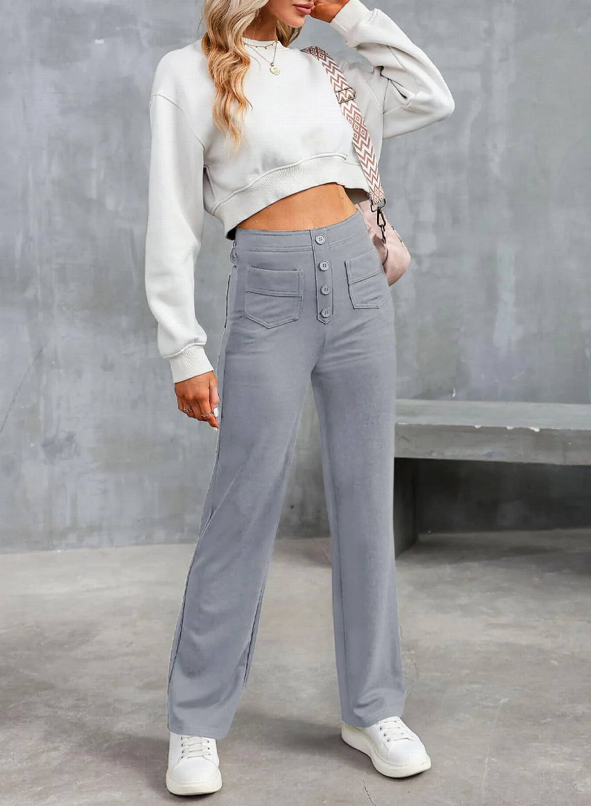 Pantalones elásticos con muchos bolsillos.-ES