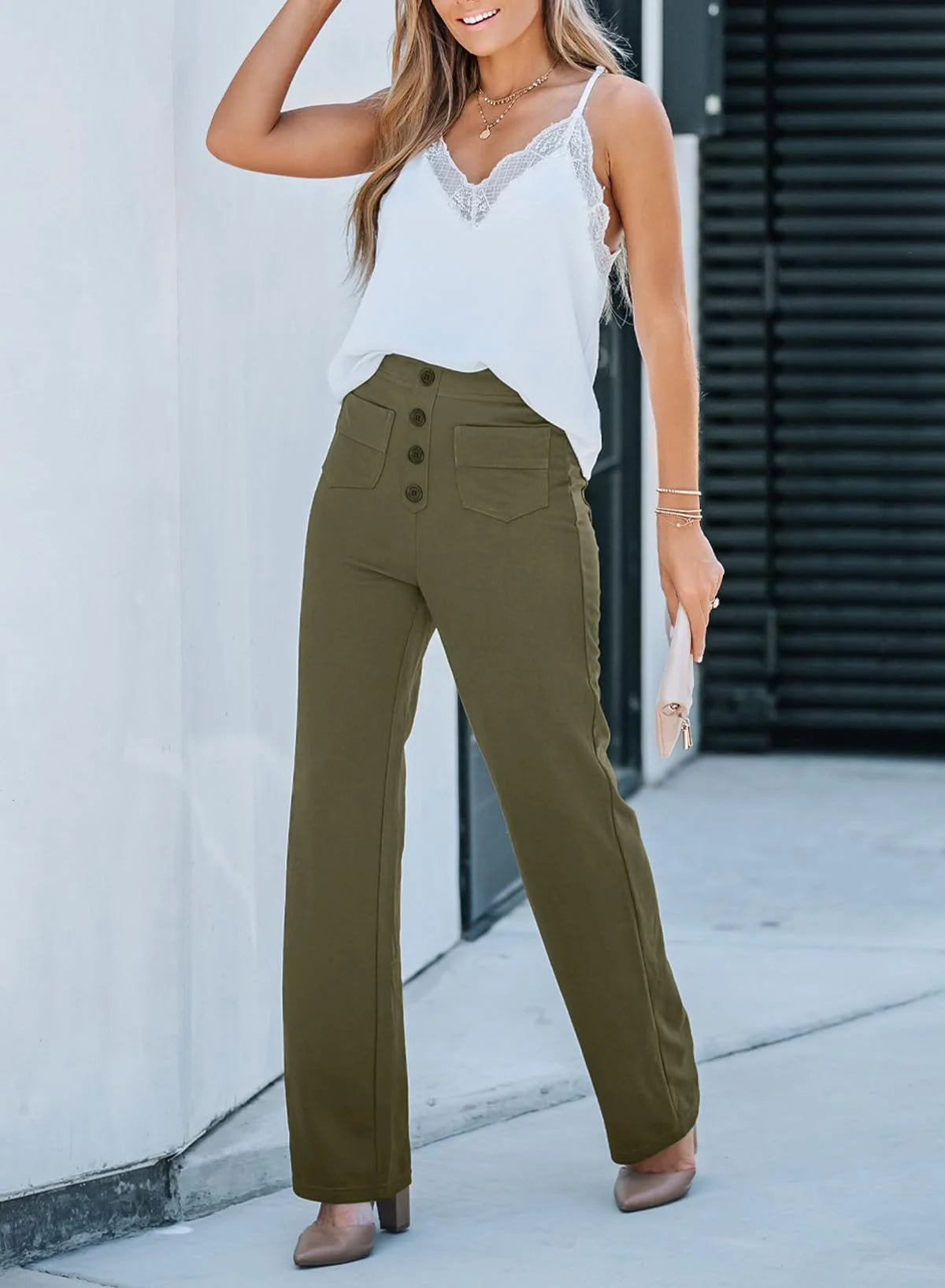 Pantalones elásticos con muchos bolsillos.-ES